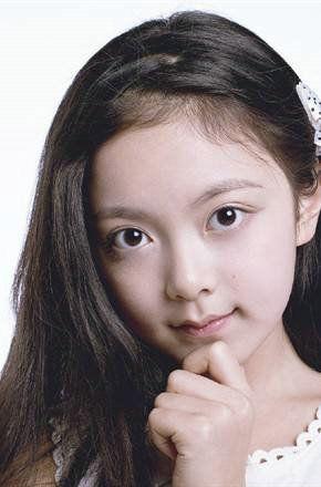 中村知慧个人资料,才华横溢的艺术家，跨越国界的艺术探索者